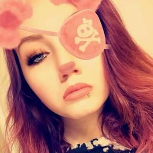 Meet your Posher, Holly